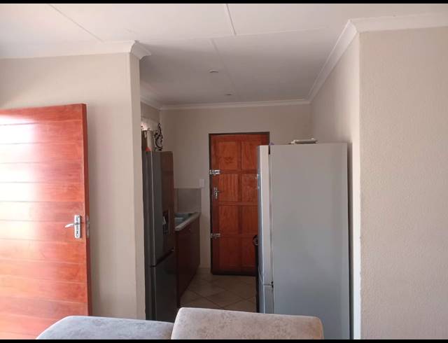 3 BEDROOM HOUSE SOLD IN BEVERLEY HILLS